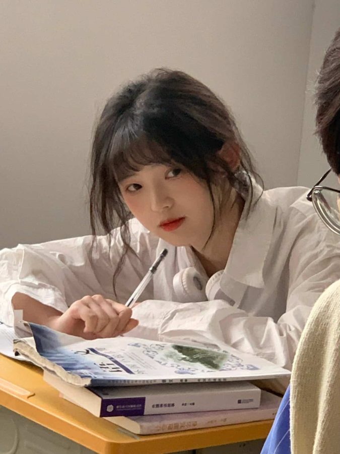 女生偷看男生校园暗恋真人微信头像_5