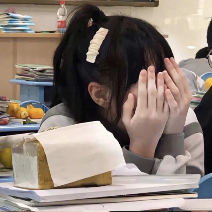 女生偷看男生校园暗恋真人微信头像_6