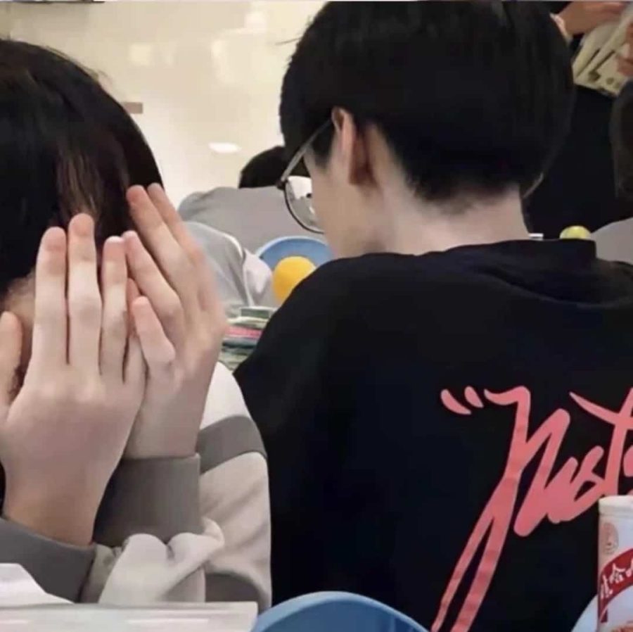 女生偷看男生校园暗恋真人微信头像_7