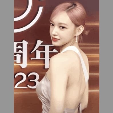各位老哥求一个程潇的动图，程潇美背gif动态图