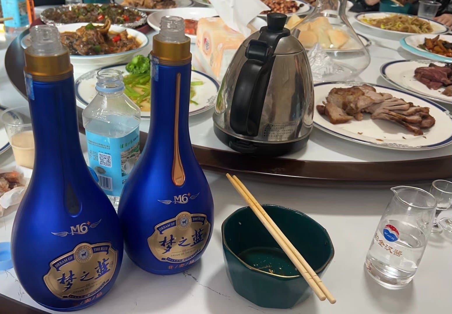 朋友圈里发喝酒图片，真实大气高端上档次白酒饭局配图_3