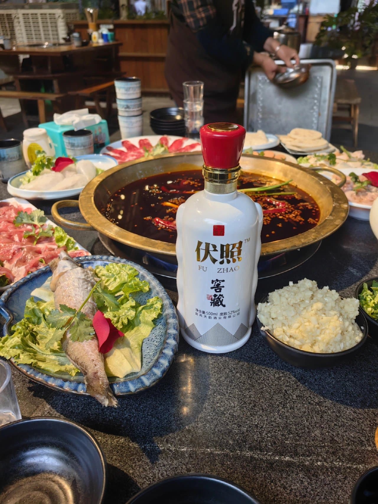 朋友圈里发喝酒图片，真实大气高端上档次白酒饭局配图_4