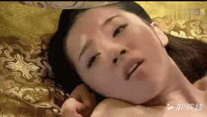 太坏了!女生说疼男生越来越往里寨的gif动态图！_1