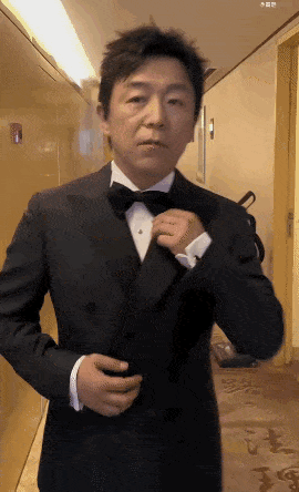 黄渤上半身vs下半身 黄渤裤衩配西服gif动态图_1