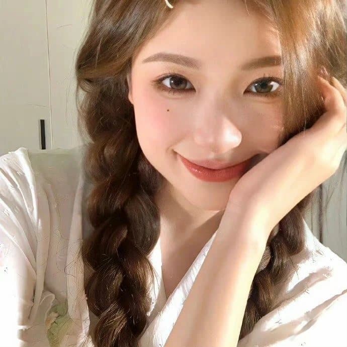 高级感爆棚女生头像真人照片高清精选_12