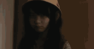 晚上当着孩子的面做被撞见gif动态图，小时候撞见父母的尴尬瞬间_1