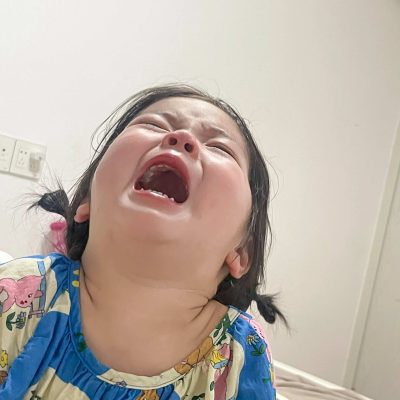 伤心女孩失恋后必用微信头像 小女孩大哭流泪！