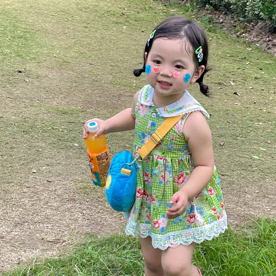 可爱森系穿裙子的小女孩闺蜜头像_4