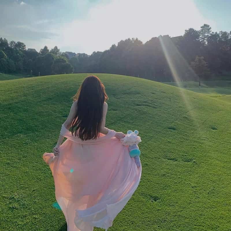 清新高冷独立女生背影头像 高级感女神范真人头像_13