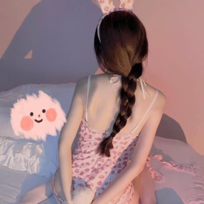 送男朋友的礼物小兔兔捆绑服饰甜酷女孩图片