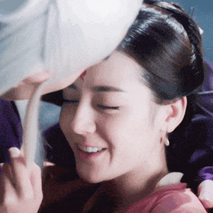 《与君初相识》纪云禾迪丽热巴的珍珠泪gif动态图_1