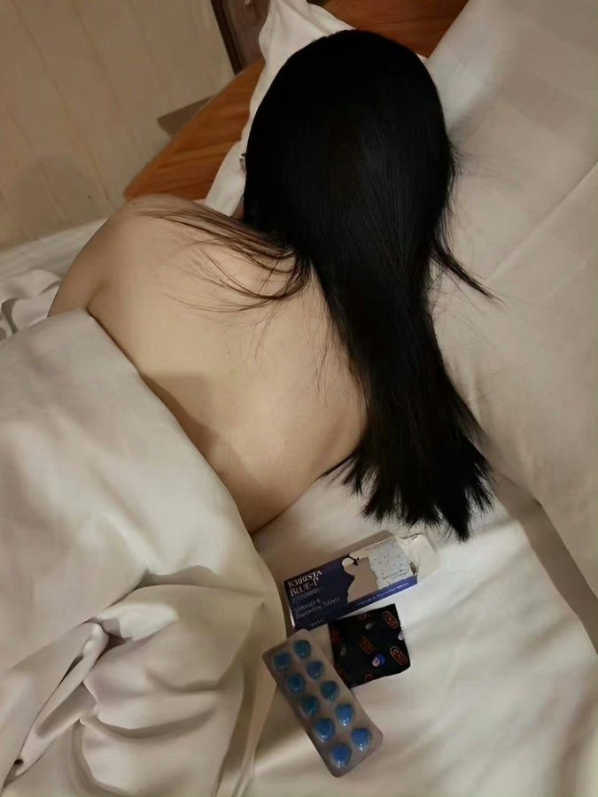女网友奔现真的漂亮可以睡吗？做了三天网恋奔现一天被要几次_1