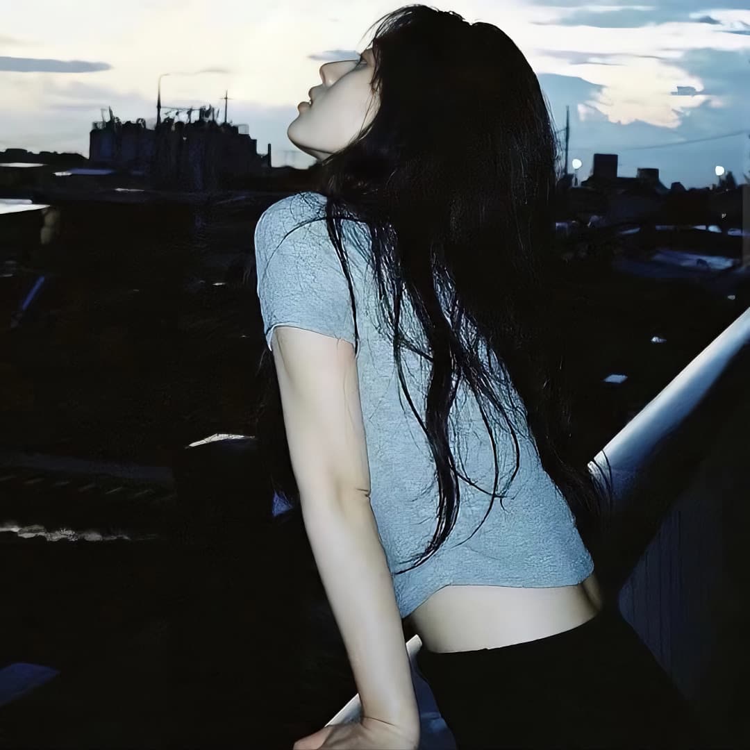 小众氛围感蓝色女生头像无水印，女生头像ins高级质感蓝色_3