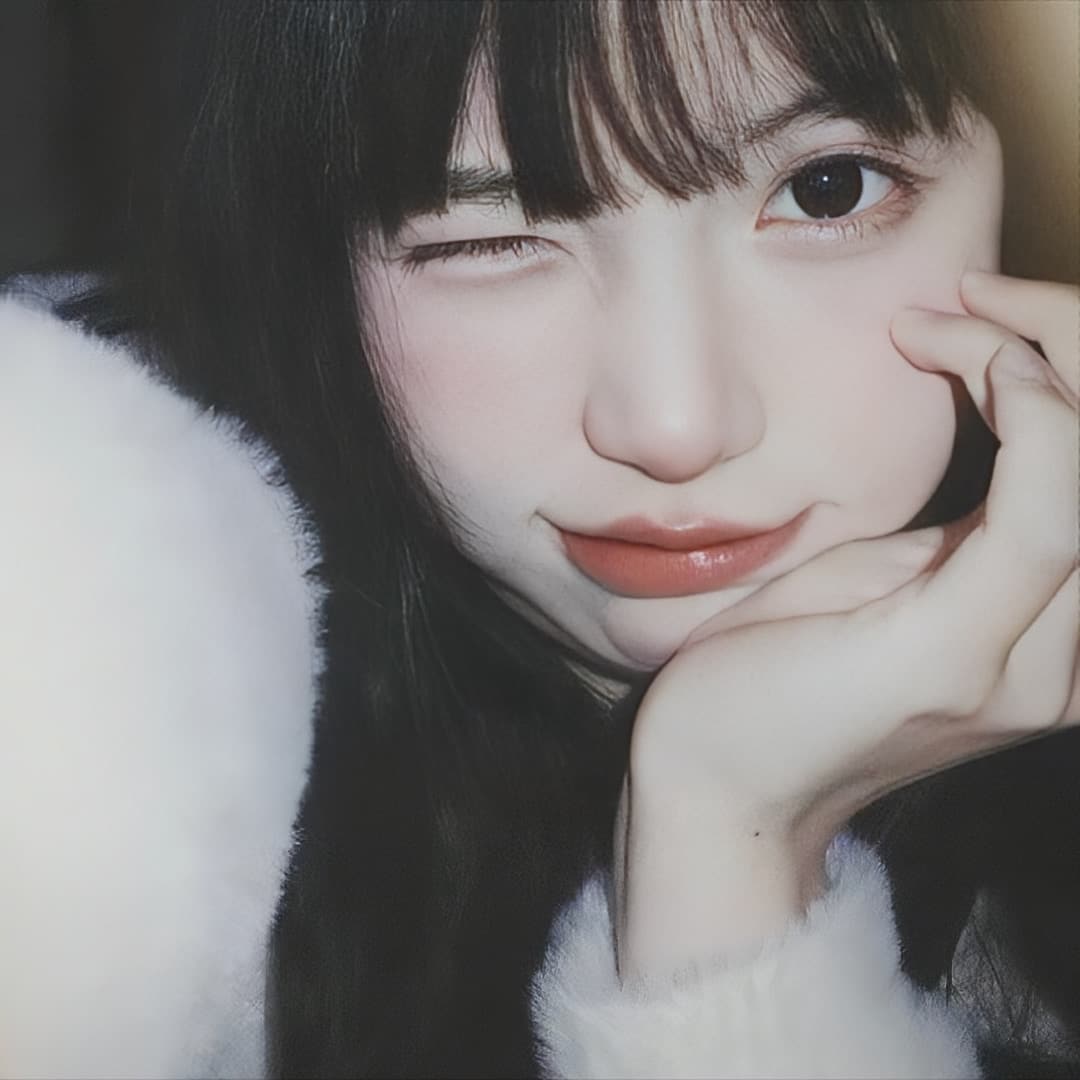 小众氛围感蓝色女生头像无水印，女生头像ins高级质感蓝色_5