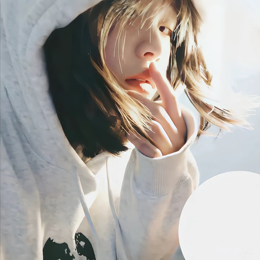 小众氛围感蓝色女生头像无水印，女生头像ins高级质感蓝色_6