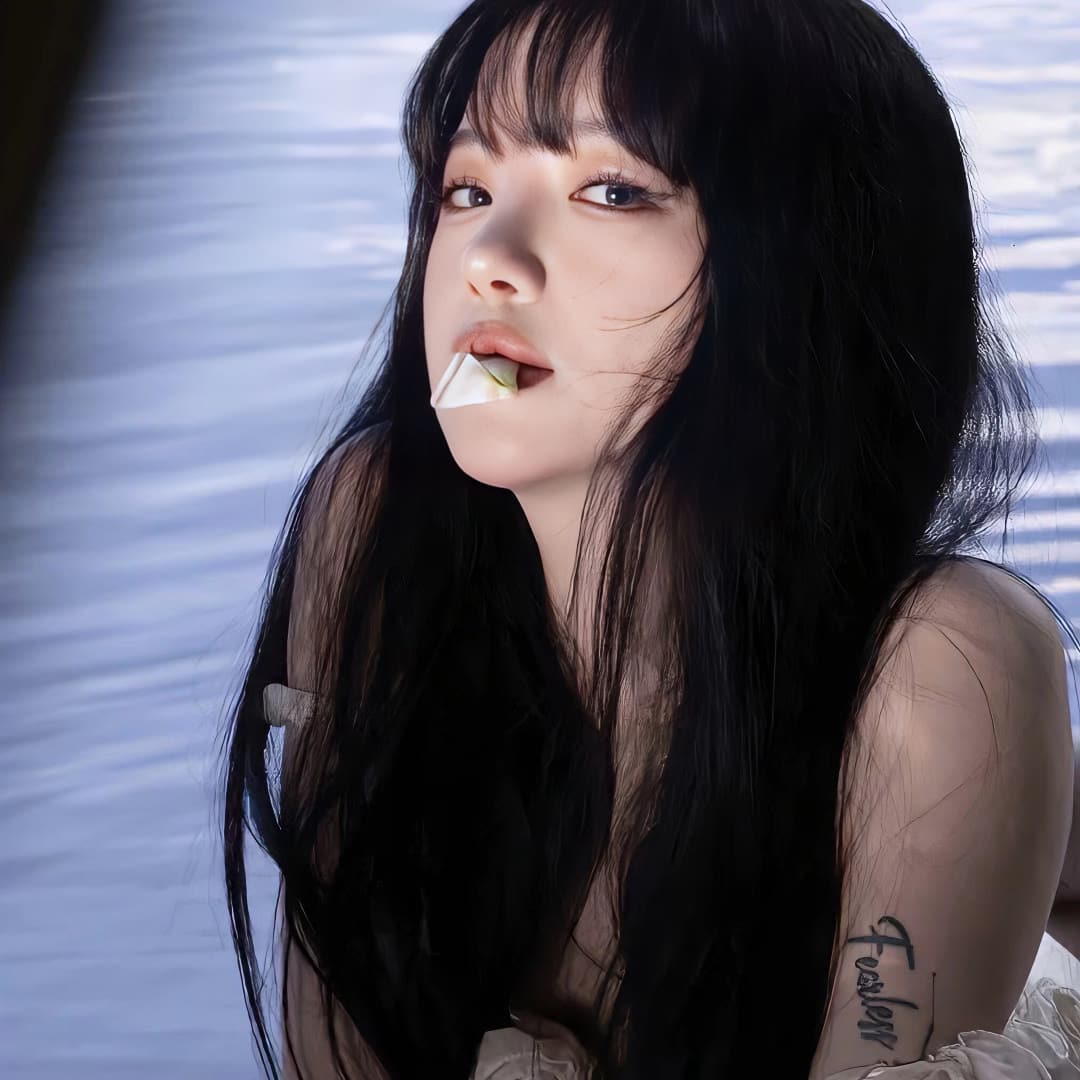 小众氛围感蓝色女生头像无水印，女生头像ins高级质感蓝色_8