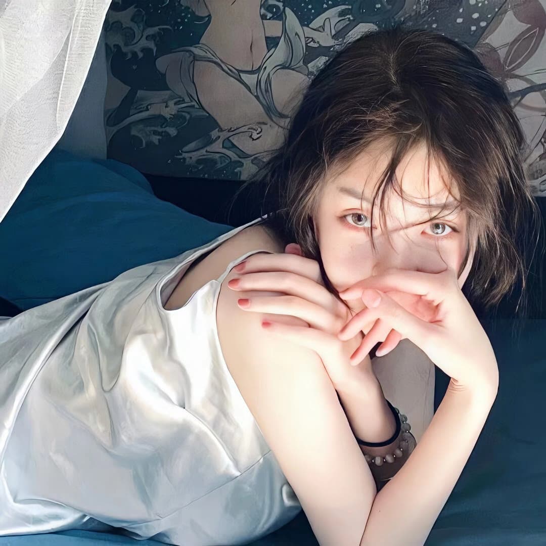 小众氛围感蓝色女生头像无水印，女生头像ins高级质感蓝色_9