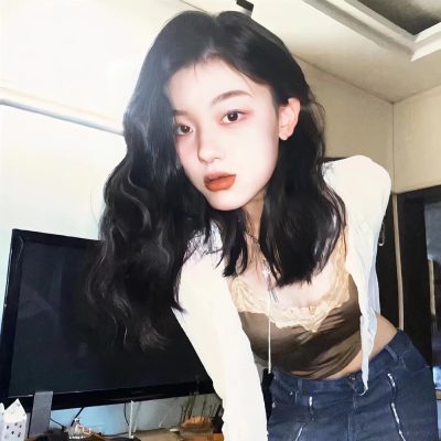 美丽与智慧并存的多重魅力的女生头像图片