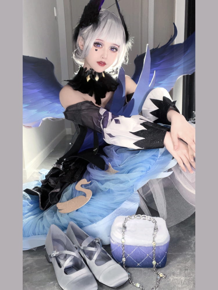 小乔卧床去掉所有服装，小乔的裙子底下有什么图片_2