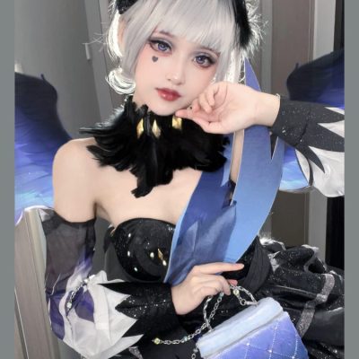 小乔卧床去掉所有服装，小乔的裙子底下有什么图片