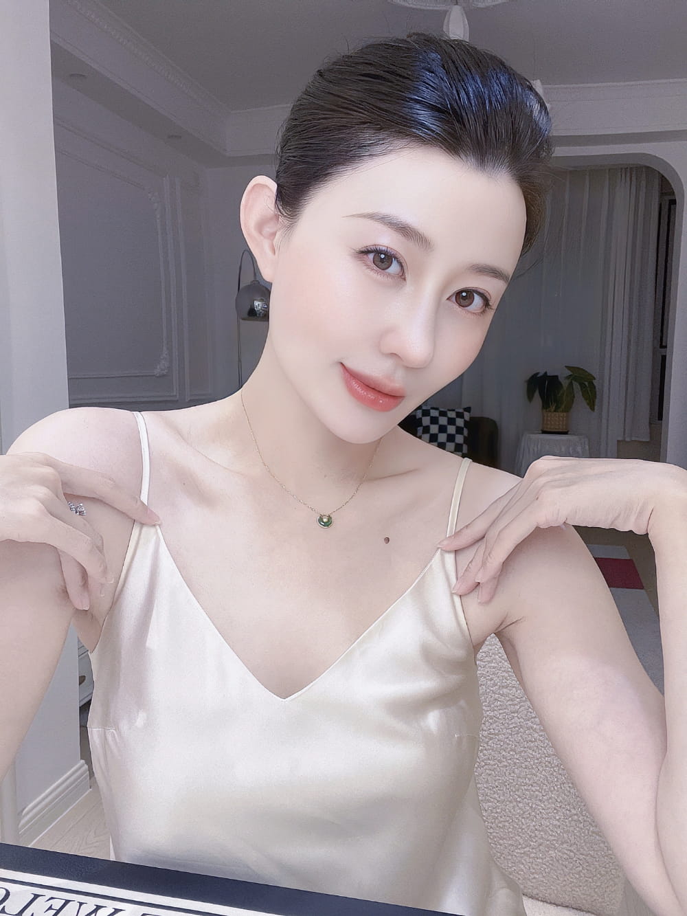 女人中年后越来越漂亮面相图片，过了30岁越来越好看的女人_1