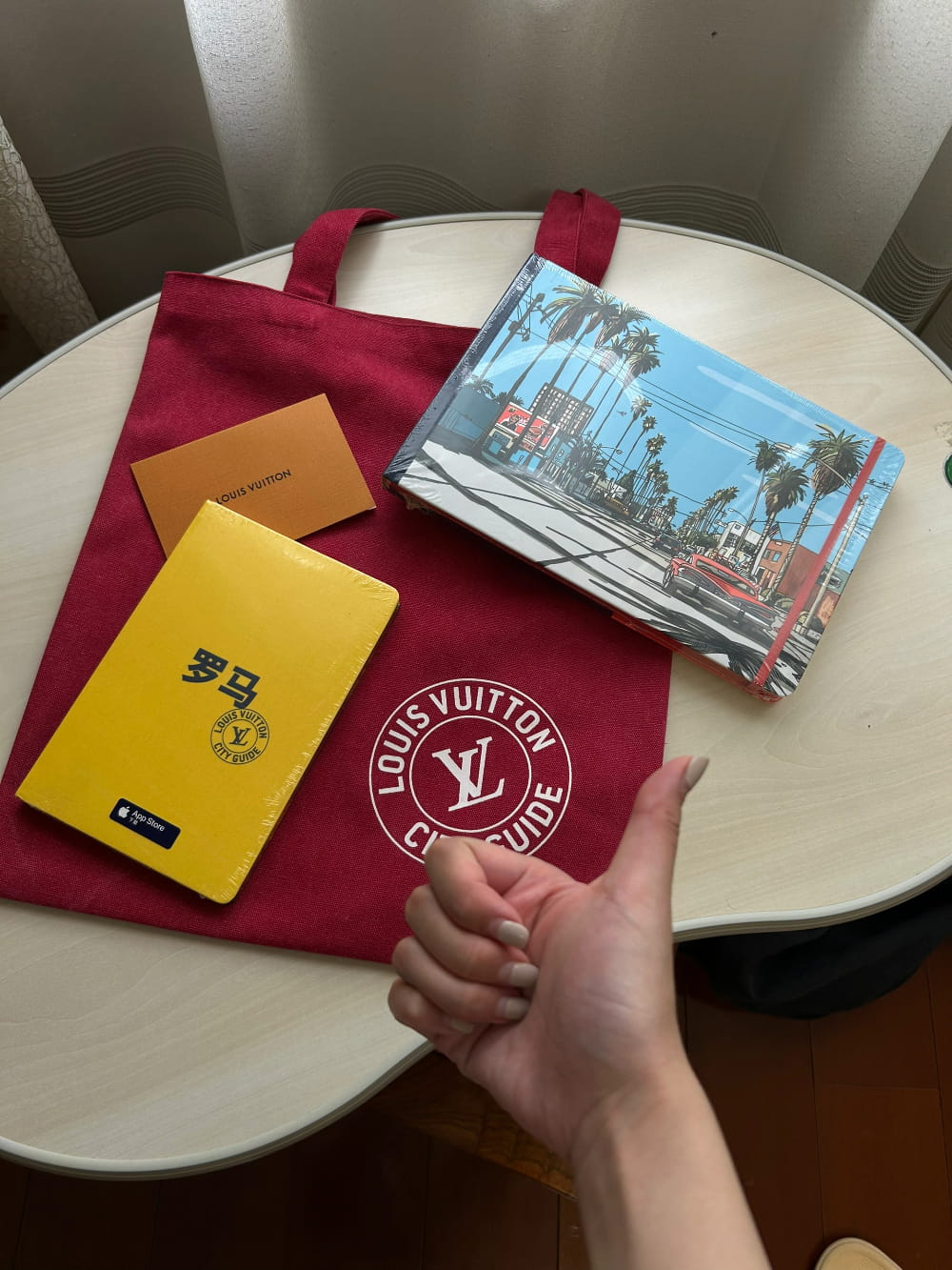 LV咖啡书店价值700元的LV布袋图片，年轻人的第一款LV包包 大冤种_1