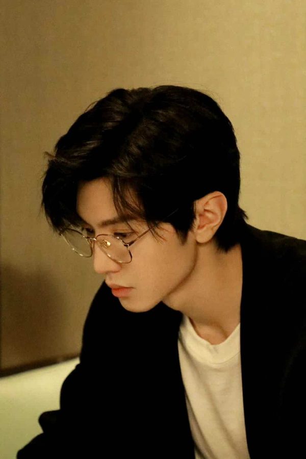 陈哲远戴金丝眼镜帅气头像 男明星照片微信头像_1