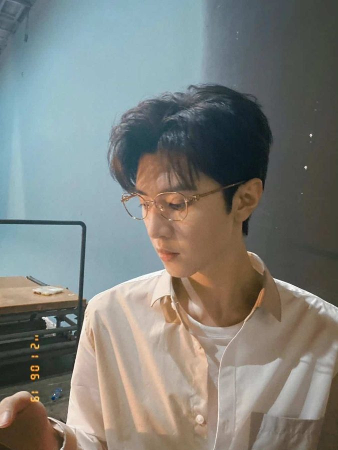 陈哲远戴金丝眼镜帅气头像 男明星照片微信头像_5