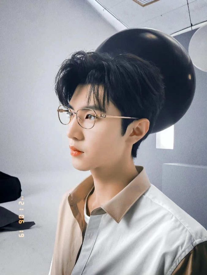 陈哲远戴金丝眼镜帅气头像 男明星照片微信头像_6