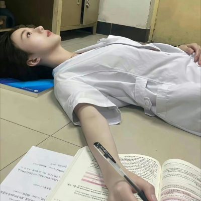 学医的女生给人的感觉？学医的女生都很开放？