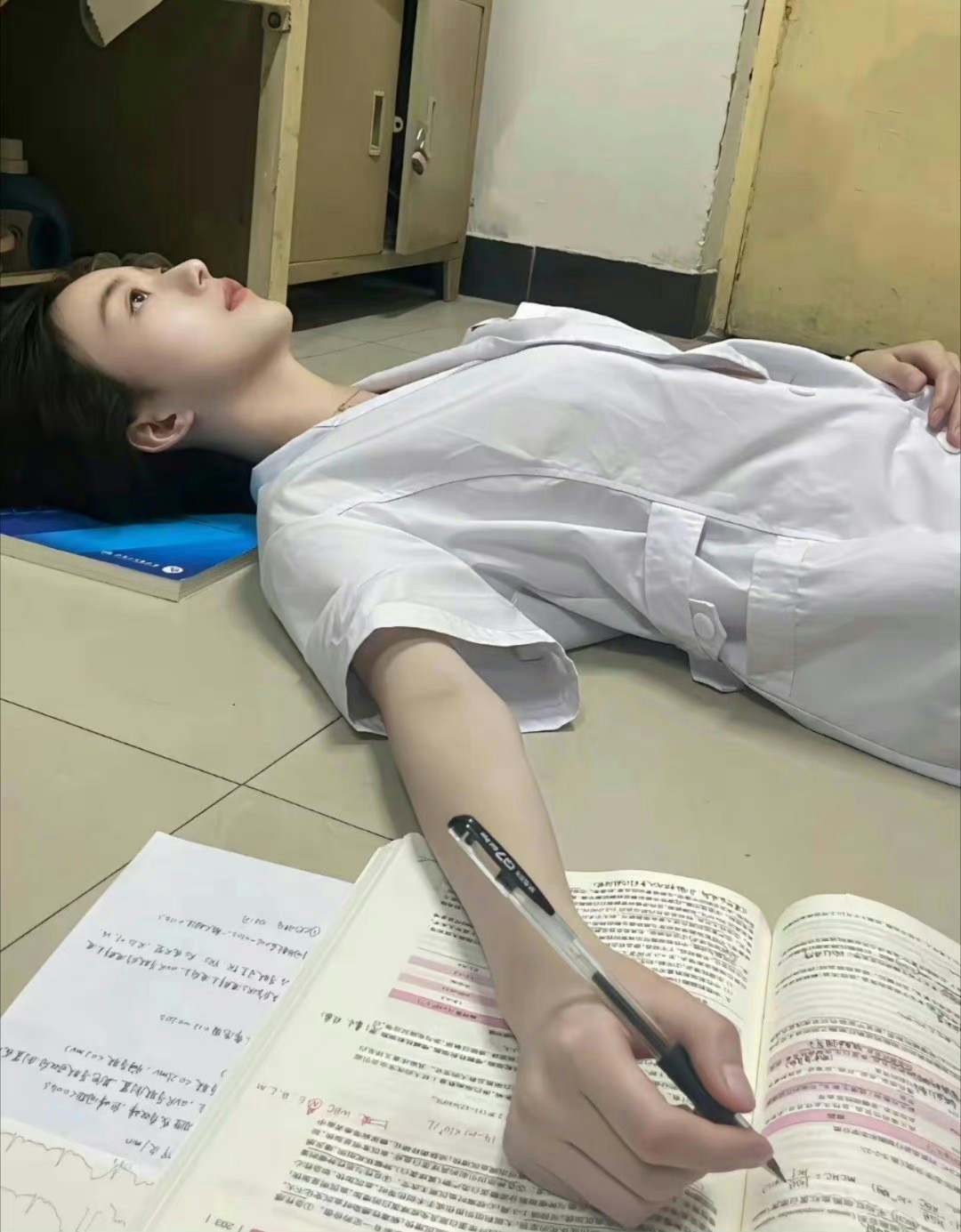 学医的女生给人的感觉？学医的女生都很开放？_2