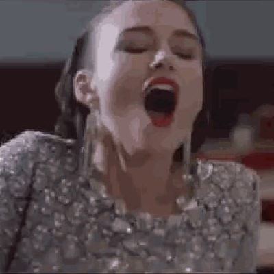 嗯嗯～宝宝叫使劲怎么啦难受吗gif动态图