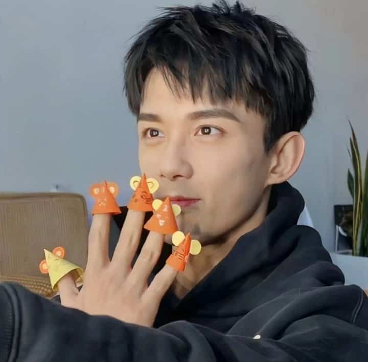 吴磊日常生活照氛围感男友微信头像 粉丝必入男明星头像！_25