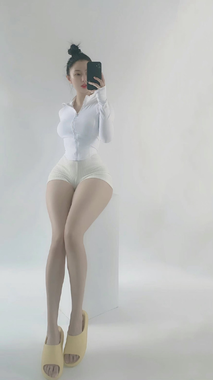 大臀粗腿的女人图片,粗腿根美女大图_2