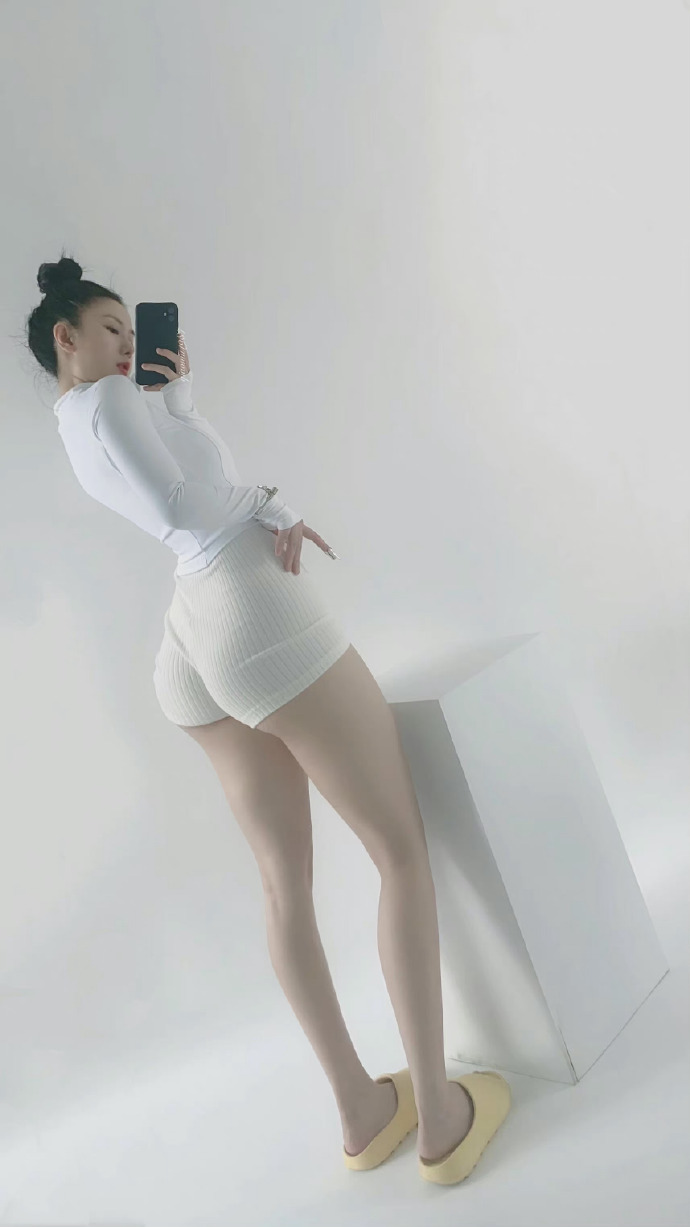 大臀粗腿的女人图片,粗腿根美女大图_4
