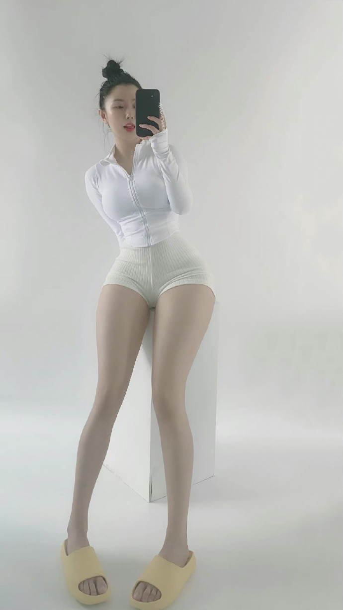 大臀粗腿的女人图片,粗腿根美女大图_5