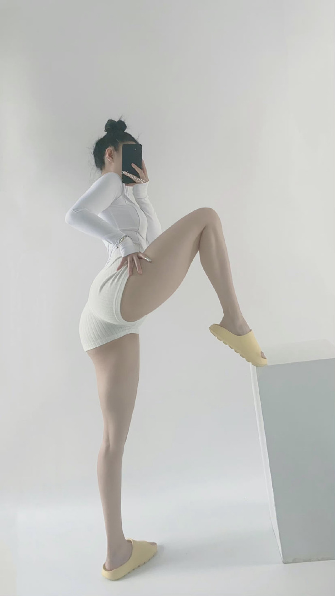 大臀粗腿的女人图片,粗腿根美女大图_7