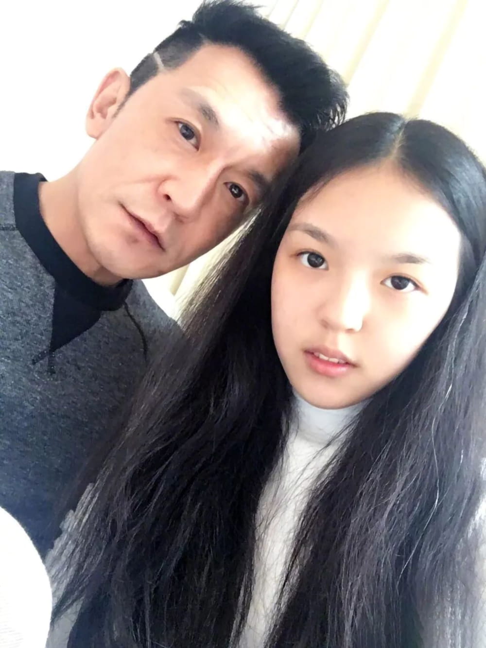 李咏女儿法图麦·李将作为演员出道 已签约经纪公司_1