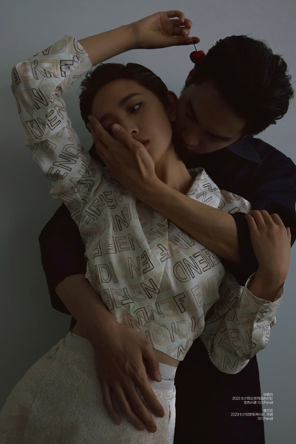 张若昀唐艺昕双人智族GQ 杂志  多少有点沙雕！_1