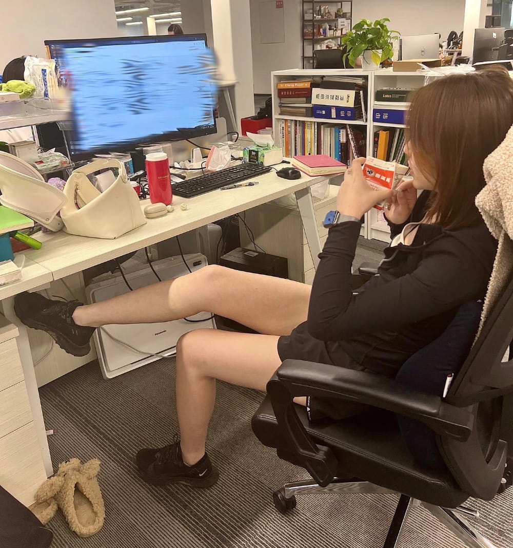 女职员办公室的办公桌图片,女职员真实的办公桌图片_1