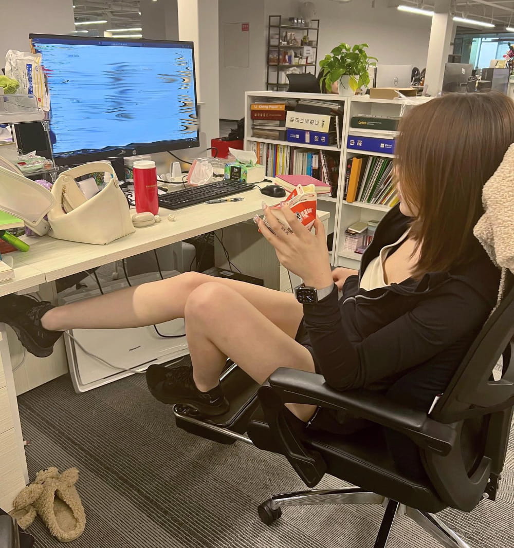 女职员办公室的办公桌图片,女职员真实的办公桌图片_3