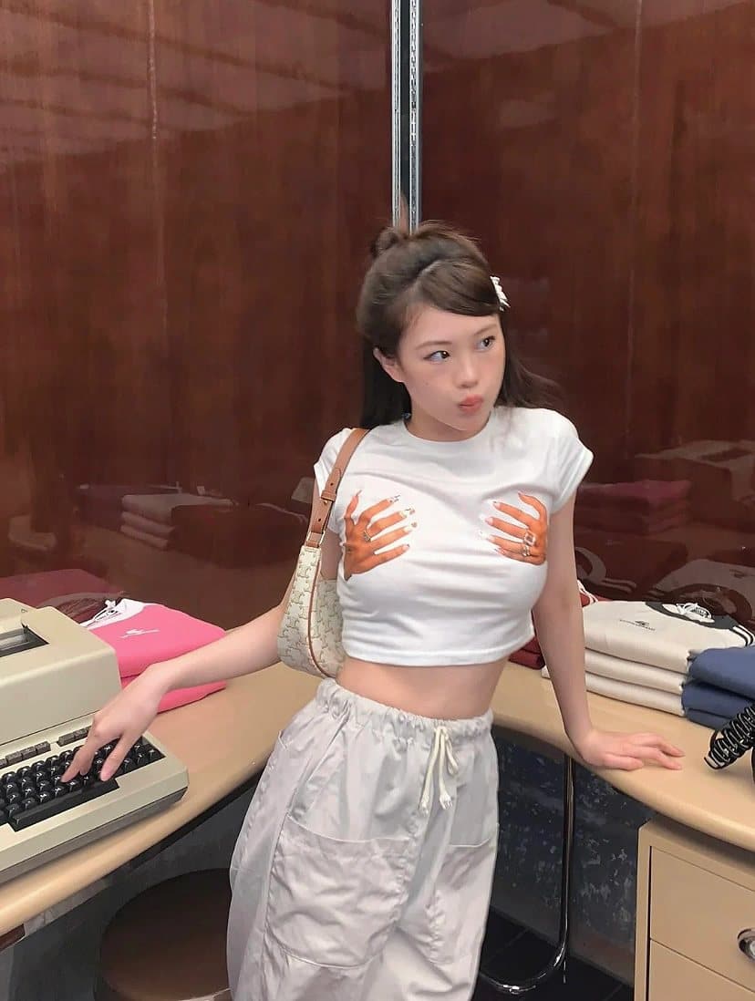 美女穿个性衣服的真人照片 我妈打死我系列！_4