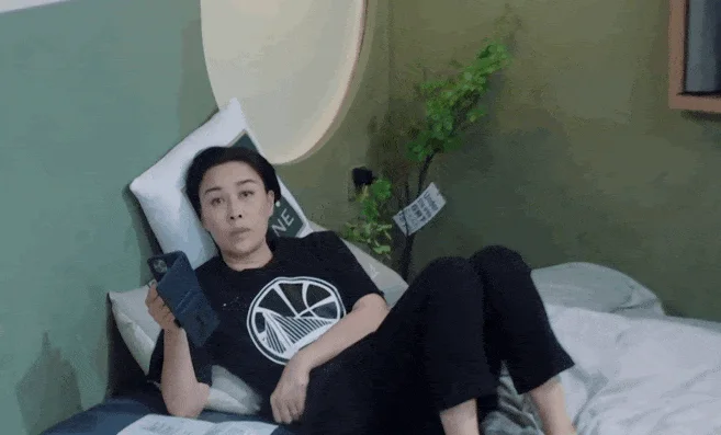 那英搞笑蹬腿gif动态图，妈的,最烦装逼的人_1