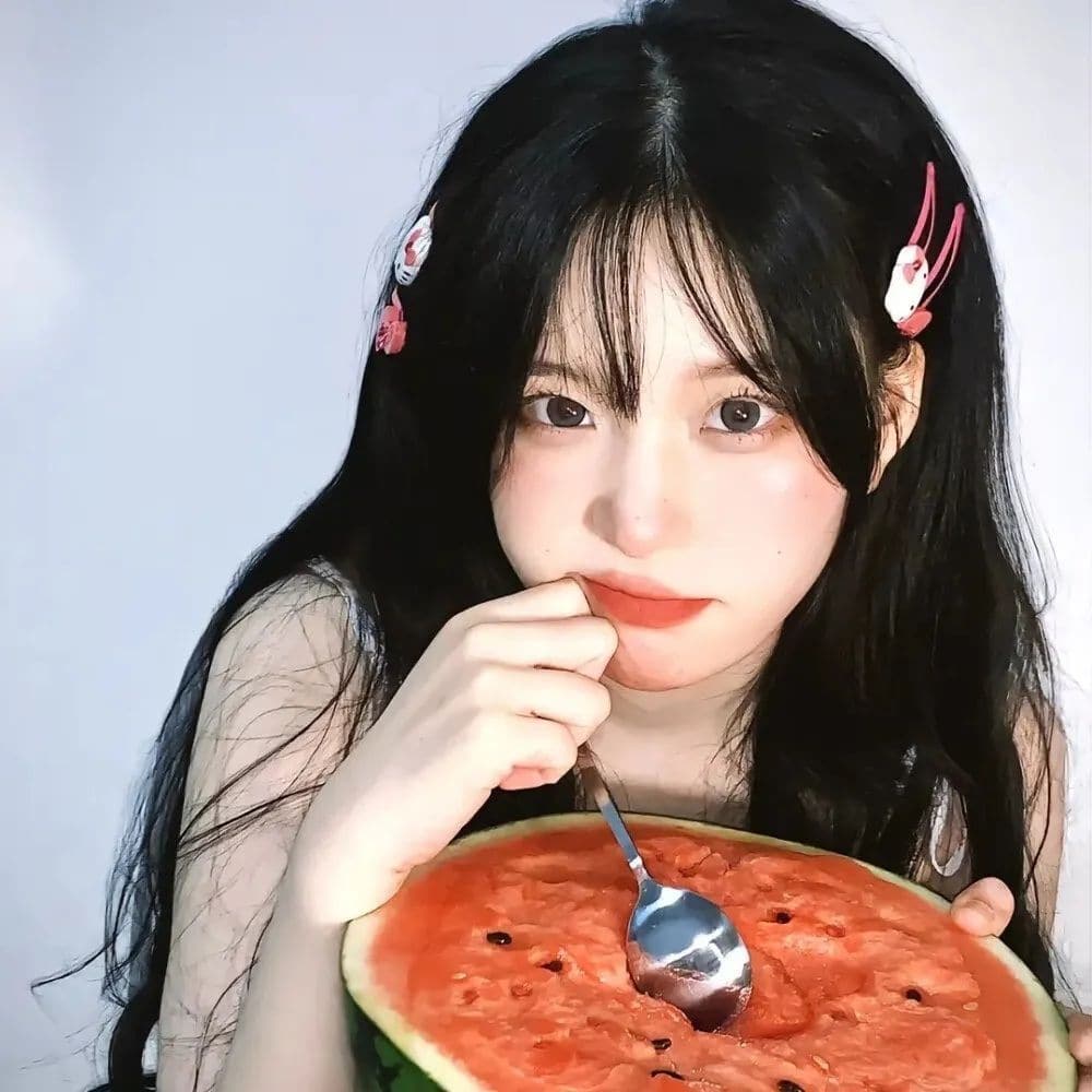 头像女INS高级质感冷淡真人图片，女生头像ins高级质感干净_5