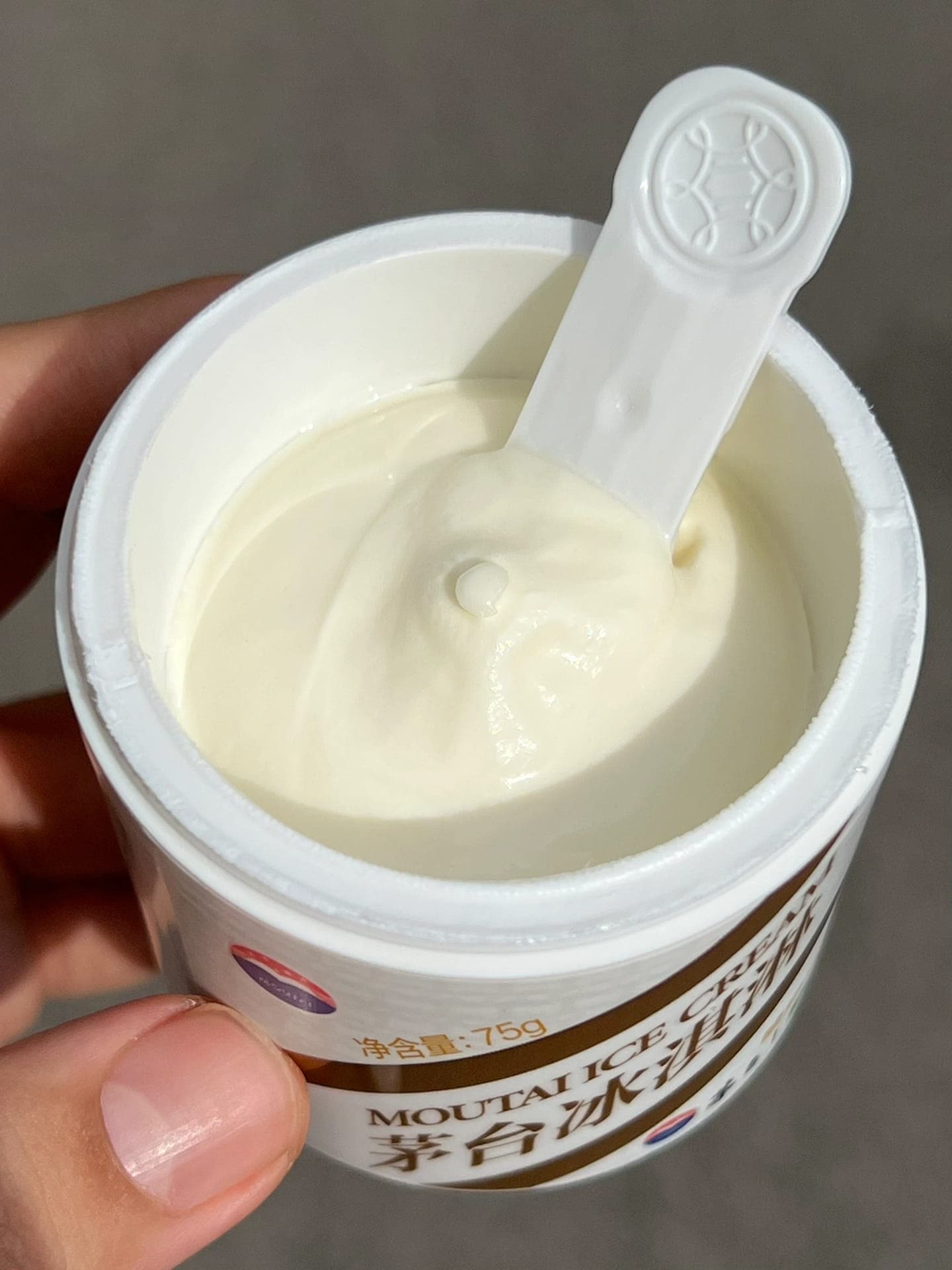 茅台冰激凌长啥呀，酱香味茅台冰激凌图片_6