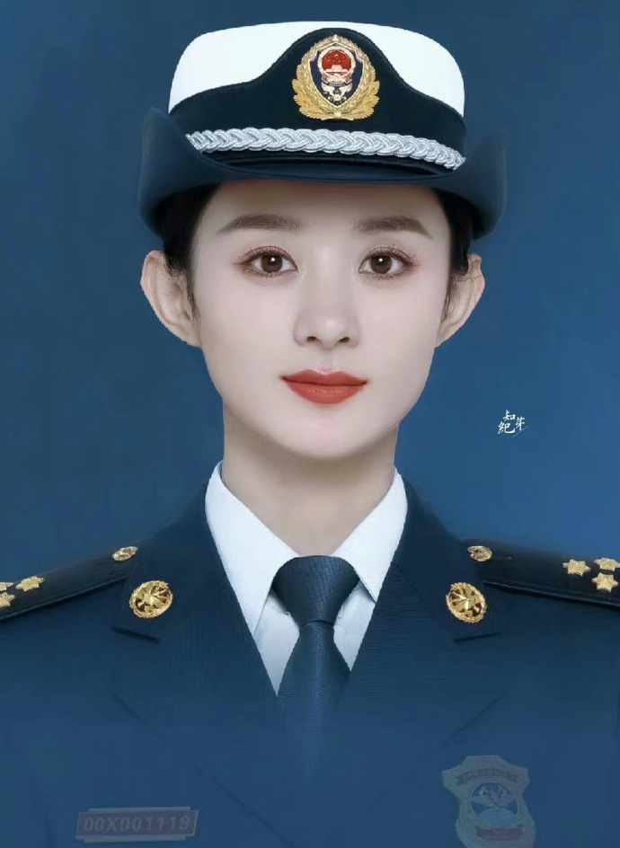 赵丽颖军装照图片 英姿飒爽啊_1
