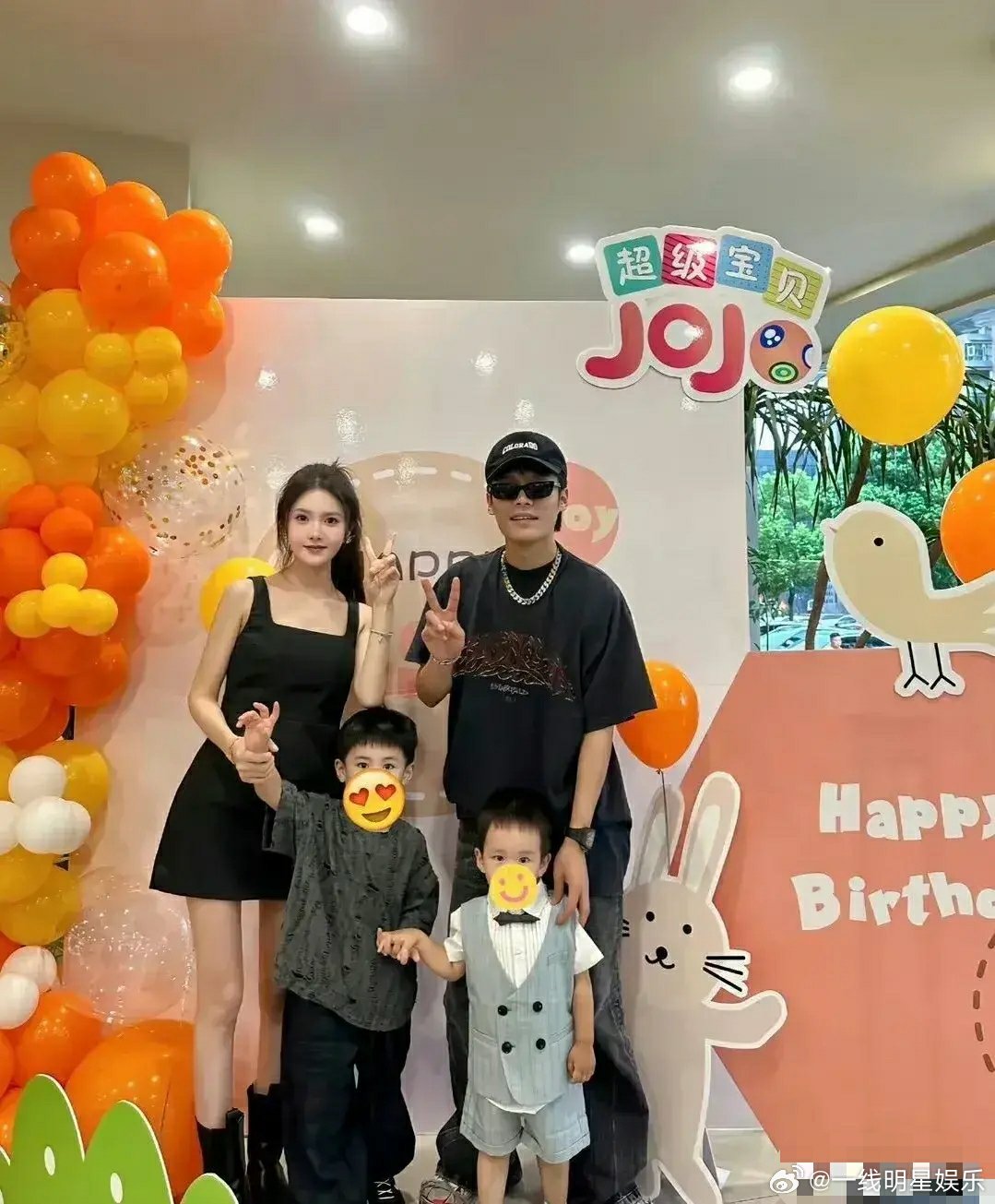 小杨哥全家福照片，小杨哥老婆真漂亮_1