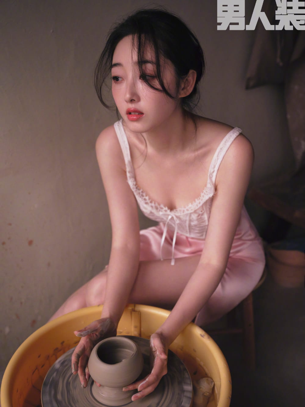 蒋梦婕《男人装》性感 封面写真图片​​​_4