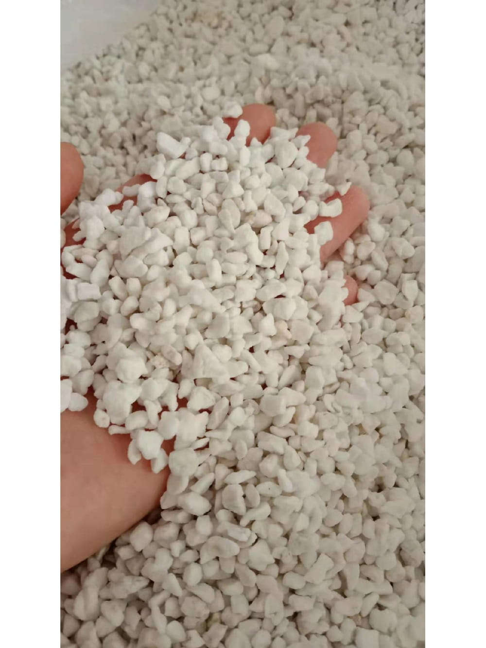 珍珠岩图片，珍珠岩的吸水能力怎么样？_1