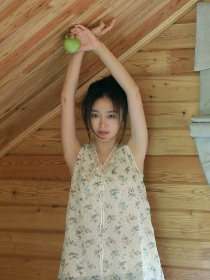 秦岚碎花家居服慵懒松弛感美女头像图集 居家女友温婉气质头像_1